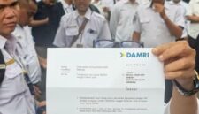 Foto: Insiden pengusiran terhadap seorang jurnalis terjadi saat berlangsungnya aksi demonstrasi karyawan di kantor pusat Perum DAMRI yang berlokasi di Jalan Matraman Raya, kawasan Jakarta Timur, Senin (9/3/2026). (Dok-Istimewa)