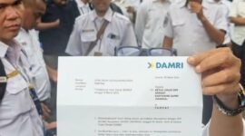 Foto: Insiden pengusiran terhadap seorang jurnalis terjadi saat berlangsungnya aksi demonstrasi karyawan di kantor pusat Perum DAMRI yang berlokasi di Jalan Matraman Raya, kawasan Jakarta Timur, Senin (9/3/2026). (Dok-Istimewa)