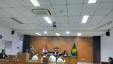 Foto: Suasana persidangan empat terdakwa pencurian senjata api milik polisi di Pengadilan Negeri Jakarta Timur, Rabu (11/3/2026). (Dok-Istimewa)