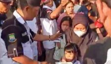 Foto: Semangat berbagi di bulan suci Ramadhan 1447 Hijriah/2026 Masehi dimanfaatkan oleh jajaran Dewan Pimpinan Cabang (DPC) Forum Komunikasi Anak Betawi (FORKABI) Kecamatan Ciledug dengan menggelar kegiatan sosial berupa pembagian takjil kepada masyarakat. (Dok-Istimewa)