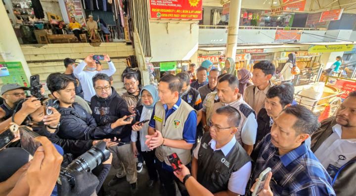 Foto: Pemerintah melalui Badan Pangan Nasional (Bapanas) bersama Kepolisian Negara Republik Indonesia melalui Satgas Pangan Polri, jajaran Polda Jawa Barat, serta sejumlah instansi yang tergabung dalam Satgas Saber Pelanggaran Pangan melakukan pemantauan intensif terhadap harga, keamanan, serta mutu bahan pangan pokok di sejumlah pusat distribusi pangan di Kota Bandung, Sabtu (14/3/2026). (Dok-Istimewa)