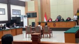 Foto: Suasana persidangan perkara dugaan kekerasan terhadap anak yang melibatkan seorang ibu kandung dan ayah tiri terhadap anak laki-laki berusia enam tahun di Pengadilan Negeri Jakarta Timur, Senin (16/3/2026). (Dok-Istimewa)
