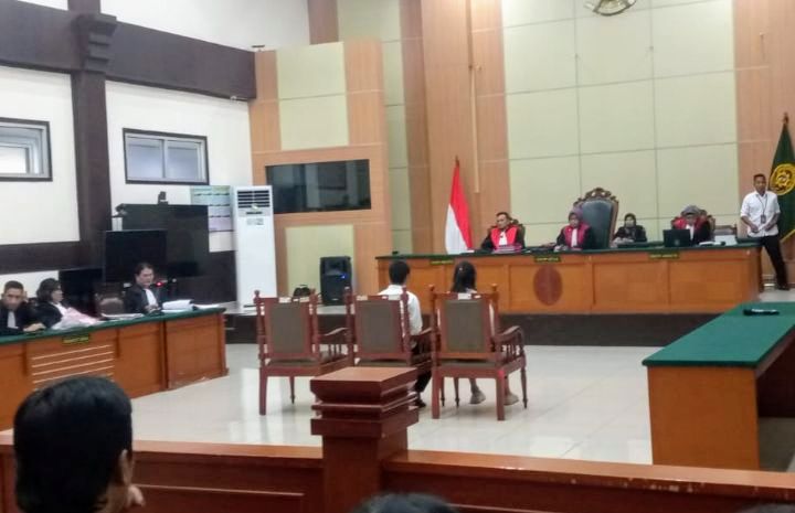 Foto: Suasana persidangan perkara dugaan kekerasan terhadap anak yang melibatkan seorang ibu kandung dan ayah tiri terhadap anak laki-laki berusia enam tahun di Pengadilan Negeri Jakarta Timur, Senin (16/3/2026). (Dok-Istimewa)