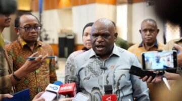 Menteri Hak Asasi Manusia (HAM) Natalius Pigai mengutuk keras aksi penyiraman air keras yang menimpa Wakil Koordinator Komisi untuk Orang Hilang dan Korban Tindak Kekerasan, Andrie Yunus.