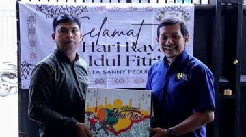 Foto: Yayasan Permata Sanny Peduli bersama Yayasan Peduli Jurnalis Indonesia (YPJI) kembali menunjukkan komitmennya dalam aksi sosial dengan menyalurkan bantuan paket sembako kepada para jurnalis di wilayah Jakarta, Senin (16/3/2026). (Dok-Istimewa)