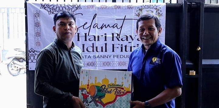 Foto: Yayasan Permata Sanny Peduli bersama Yayasan Peduli Jurnalis Indonesia (YPJI) kembali menunjukkan komitmennya dalam aksi sosial dengan menyalurkan bantuan paket sembako kepada para jurnalis di wilayah Jakarta, Senin (16/3/2026). (Dok-Istimewa)