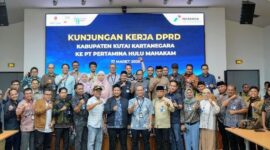 Foto: PT Pertamina Hulu Mahakam (PHM) menerima kunjungan kerja strategis dari jajaran Dewan Perwakilan Rakyat Daerah Kabupaten Kutai Kartanegara (DPRD Kukar) di kantor PHM, Balikpapan, Selasa (17/3/2026). (Dok-Istimewa)