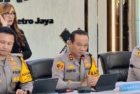 Foto: Kapolda Metro Jaya, Irjen Pol. Asep Edi Suheri (tengah). Kepala Bidang Humas Polda Metro Jaya, Komisaris Besar Polisi Budi Hermanto (kiri). (Dok-Istimewa)