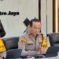 Foto: Kapolda Metro Jaya, Irjen Pol. Asep Edi Suheri (tengah). Kepala Bidang Humas Polda Metro Jaya, Komisaris Besar Polisi Budi Hermanto (kiri). (Dok-Istimewa)