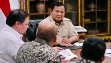 Pemerintah terus memperkuat ketahanan fiskal nasional di tengah tekanan global, termasuk kenaikan harga energi dan komoditas. Upaya ini dilakukan dengan menjaga defisit Anggaran Pendapatan dan Belanja Negara (APBN) tetap terkendali serta mendorong efisiensi belanja kementerian dan lembaga.