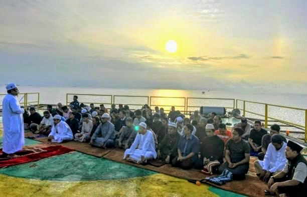 Foto: Para Pekerja PT Pertamina Hulu Indonesia saat melaksanakan shalat Ied 1447 Hijriah. (Dok-Istimewa)