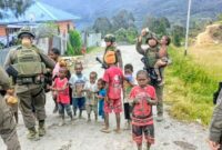 Foto: Personel Satuan Tugas (Satgas) Operasi Damai Cartenz-2026 melaksanakan patroli dialogis di Distrik Sugapa, Kabupaten Intan Jaya, Rabu (25/3/2026). (Dok-Istimewa)