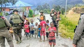 Foto: Personel Satuan Tugas (Satgas) Operasi Damai Cartenz-2026 melaksanakan patroli dialogis di Distrik Sugapa, Kabupaten Intan Jaya, Rabu (25/3/2026). (Dok-Istimewa)