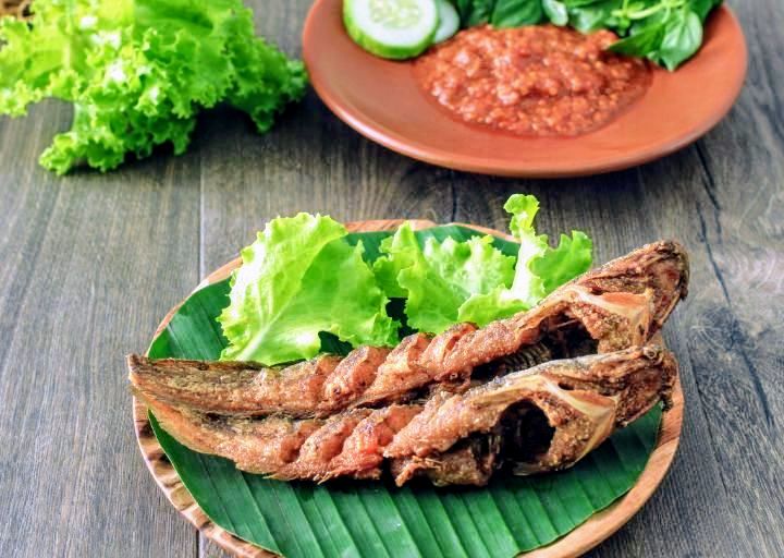 Foto: Ilustrasi Pecel Lele Khas Lamongan. (Dok-Istimewa)