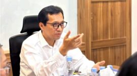 Proses hukum dugaan tindak pidana penyiraman air keras terhadap Andrie Yunus yang melibatkan oknum anggota Detasemen Markas Badan Intelijen Strategis TNI (Denma BAIS TNI) masih terus berlangsung dan menjadi perhatian publik.