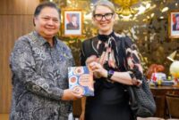 Menteri Koordinator Bidang Perekonomian Airlangga Hartarto menerima kunjungan Chair Australian Productivity Commission Danielle Wood serta Duta Besar Australia untuk Indonesia Roderick Brazier di Jakarta, Minggu (29/3).