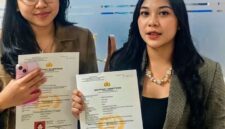 Foto: Pelayanan pembuatan Surat Keterangan Catatan Kepolisian (SKCK) di Polda Metro Jaya kembali menuai apresiasi dari masyarakat. Peningkatan kualitas layanan yang mengedepankan kecepatan, kemudahan, dan transparansi dinilai semakin dirasakan langsung oleh pemohon.
Salah satu warga Jakarta, Mariska, mengaku puas saat mengurus SKCK pada Senin (30/3/2026). (Dok-Istimewa)