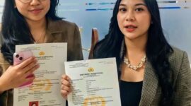 Foto: Pelayanan pembuatan Surat Keterangan Catatan Kepolisian (SKCK) di Polda Metro Jaya kembali menuai apresiasi dari masyarakat. Peningkatan kualitas layanan yang mengedepankan kecepatan, kemudahan, dan transparansi dinilai semakin dirasakan langsung oleh pemohon.
Salah satu warga Jakarta, Mariska, mengaku puas saat mengurus SKCK pada Senin (30/3/2026). (Dok-Istimewa)