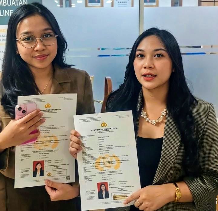 Foto: Pelayanan pembuatan Surat Keterangan Catatan Kepolisian (SKCK) di Polda Metro Jaya kembali menuai apresiasi dari masyarakat. Peningkatan kualitas layanan yang mengedepankan kecepatan, kemudahan, dan transparansi dinilai semakin dirasakan langsung oleh pemohon.
Salah satu warga Jakarta, Mariska, mengaku puas saat mengurus SKCK pada Senin (30/3/2026). (Dok-Istimewa)