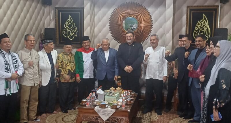 Duta Besar Republik Islam Iran untuk Indonesia, Mohammad Boroujerdi, menggalang dukungan dari tokoh-tokoh Islam di Indonesia untuk mendorong kampanye anti-perang di tengah konflik yang masih berlangsung di Iran.