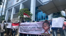 Sejumlah Massa yang menamakan Koalisii Perempuan Anti Pelecehan (KPAP) mendatangi POLDA Metro Jaya, KPAI dan KAJATI Jakarta mendesak agar FA Tersangka kasus Pelecehan terhadap bekas anak buahnya R tahun 2022 segera diproses hukum dan ditangkap.