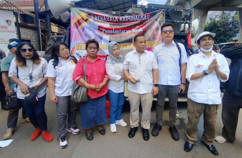 Sejumlah massa dari Gerakan Suara Keadilan Netizen (GASKAN) menggelar aksi unjuk rasa dan konferensi pers di depan Gedung Bareskrim Mabes Polri, Jakarta, Rabu siang (1/4). Aksi ini digelar sebagai bentuk desakan terhadap aparat penegak hukum agar memberikan kejelasan dan keadilan dalam penanganan kasus yang menjerat seorang Bhayangkari bernama Vanessa.
