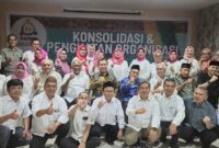 Foto: Sejumlah pengurus dan tokoh Parsadaan Alumni Pelajar Padangsidimpuan dan Sekitarnya (PAPPSI) berfoto bersama usai kegiatan konsolidasi dan penguatan organisasi di Jakarta, Minggu (5/4).