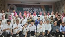 Foto: Sejumlah pengurus dan tokoh Parsadaan Alumni Pelajar Padangsidimpuan dan Sekitarnya (PAPPSI) berfoto bersama usai kegiatan konsolidasi dan penguatan organisasi di Jakarta, Minggu (5/4).