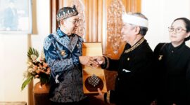 Menteri Kebudayaan Fadli Zon meninjau dua bangunan cagar budaya di Kabupaten Kuningan, Jawa Barat, yakni Paseban Tri Panca Tunggal dan Gedung Kesenian Raksa Wacana, dalam rangkaian kunjungan kerja, Selasa (7/4).