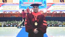 Sebanyak 466 wisudawan Universitas Pertahanan Republik Indonesia (Unhan RI) resmi dikukuhkan dalam Sidang Senat Terbuka Wisuda Program Sarjana, Magister, dan Doktor Tahun 2026 yang digelar di Aula Merah Putih, Kampus Unhan RI, Sentul, Kabupaten Bogor, Kamis (9/4).