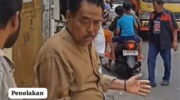 Foto: Warga Protes Pembuangan Sampah di Tambora.