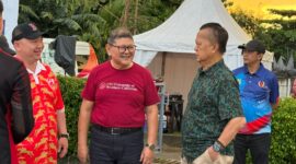 Foto: Sejumlah pengurus dan pegiat olahraga berkuda berbincang santai saat menghadiri ajang Patriot Equifest & Kartini Cup 2026 di kawasan Cibubur, Jakarta, Minggu (12/4/2026).