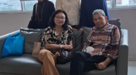 Foto: Sejumlah alumni Dupati 1979 menjenguk Glen Fordianto di Rumah Sakit Harapan Kita, Jakarta, Selasa (14/4/2026).