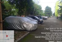 Foto: Sejumlah kendaraan terparkir di area Rusun Pesakih, Duri Kosambi, Cengkareng, Jakarta Barat, Selasa (7/4/2026).