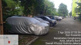 Foto: Sejumlah kendaraan terparkir di area Rusun Pesakih, Duri Kosambi, Cengkareng, Jakarta Barat, Selasa (7/4/2026).