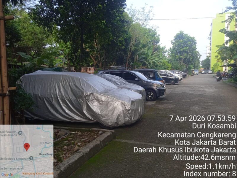 Foto: Sejumlah kendaraan terparkir di area Rusun Pesakih, Duri Kosambi, Cengkareng, Jakarta Barat, Selasa (7/4/2026).