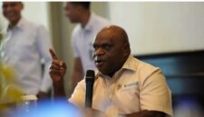 Menteri Hak Asasi Manusia (HAM) Natalius Pigai menilai laporan terhadap akademisi Feri Amsari dan Ubaedillah Badrun tidak perlu dibawa ke ranah hukum. Keduanya sebelumnya dilaporkan ke polisi terkait kritik terhadap kebijakan pemerintah.