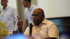 Menteri Hak Asasi Manusia (HAM) Natalius Pigai menilai laporan terhadap akademisi Feri Amsari dan Ubaedillah Badrun tidak perlu dibawa ke ranah hukum. Keduanya sebelumnya dilaporkan ke polisi terkait kritik terhadap kebijakan pemerintah.