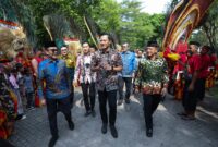 Menteri Koordinator Bidang Infrastruktur dan Pembangunan Kewilayahan Agus Harimurti Yudhoyono menegaskan komitmen pemerintah dalam memperkuat konektivitas dan aksesibilitas di seluruh wilayah Indonesia guna mendorong pembangunan yang merata.