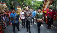 Menteri Koordinator Bidang Infrastruktur dan Pembangunan Kewilayahan Agus Harimurti Yudhoyono menegaskan komitmen pemerintah dalam memperkuat konektivitas dan aksesibilitas di seluruh wilayah Indonesia guna mendorong pembangunan yang merata.