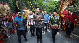Menteri Koordinator Bidang Infrastruktur dan Pembangunan Kewilayahan Agus Harimurti Yudhoyono menegaskan komitmen pemerintah dalam memperkuat konektivitas dan aksesibilitas di seluruh wilayah Indonesia guna mendorong pembangunan yang merata.