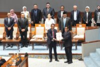Rancangan Undang-Undang tentang Pelindungan Pekerja Rumah Tangga (PPRT) resmi disahkan dalam rapat paripurna DPR RI setelah lebih dari dua dekade pembahasan. Pengesahan ini dinilai sebagai langkah penting negara dalam memberikan perlindungan hukum bagi pekerja rumah tangga.