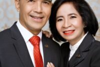 Foto: Abraham Ricky Hosada bersama Istri tercinta Jeanny Elisabeth Tuilan. (Dok-Istimewa)
