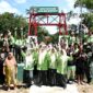 Foto: Pelajar dan Warga Rayakan Hadirnya Jembatan Perintis Garuda