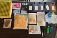 Foto: Barang bukti narkotika jenis ekstasi dan sabu hasil pengungkapan Satresnarkoba Polres Metro Jakarta Barat di kawasan Kalideres, Jakarta Barat, Kamis (23/4/2026).