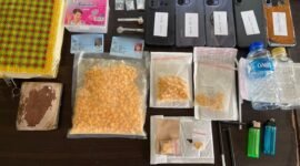 Foto: Barang bukti narkotika jenis ekstasi dan sabu hasil pengungkapan Satresnarkoba Polres Metro Jakarta Barat di kawasan Kalideres, Jakarta Barat, Kamis (23/4/2026).