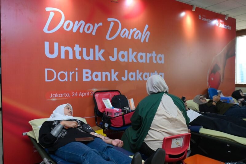 Foto: Donor Darah untuk Jakarta
Peserta mengikuti kegiatan donor darah yang digelar Bank Jakarta di Kantor Pusat, Jakarta, Jumat (24/4/2026). by Joko Dolok.