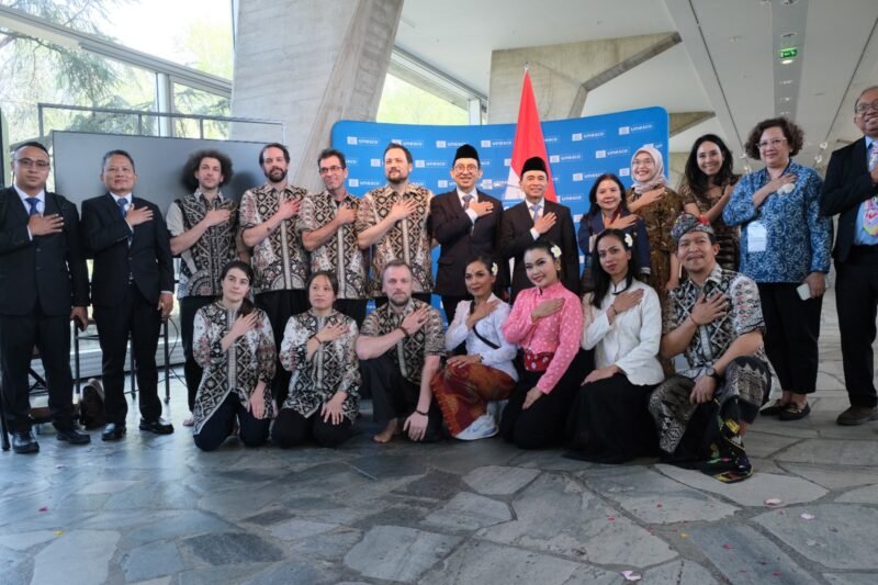 Pemerintah Indonesia memperkuat langkah diplomasi budaya global dengan mencalonkan diri sebagai anggota Intergovernmental Committee for the Safeguarding of the Intangible Cultural Heritage UNESCO periode 2026–2030. Upaya ini disampaikan dalam Sidang Executive Board ke-224 yang digelar di Kantor Pusat UNESCO, Paris.