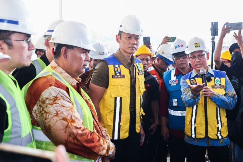 Menteri Koordinator Bidang Infrastruktur dan Pembangunan Kewilayahan Agus Harimurti Yudhoyono menegaskan program Sekolah Rakyat menjadi strategi pemerintah untuk memutus rantai kemiskinan antargenerasi melalui akses pendidikan yang inklusif dan berkualitas.