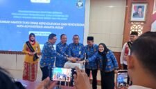Komitmen kuat menuju birokrasi yang bersih, transparan, dan melayani kembali ditegaskan melalui penandatanganan bersama pencanangan pembangunan Zona Integritas (ZI) menuju Wilayah Birokrasi Bersih dan Melayani (WBBM) di lingkungan Kantor Suku Dinas Kependudukan dan Pencatatan Sipil Kota Administrasi Jakarta Pusat, Senin (27/4/2024).